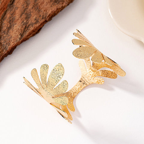 Fashionable design, personalized and exaggerated hand decorations, leaf openings m3331119