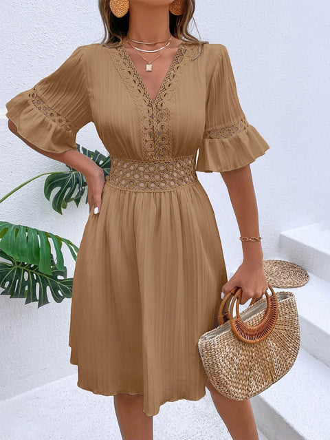 Splicing lace fashion V-neck waist solid color dress m300990