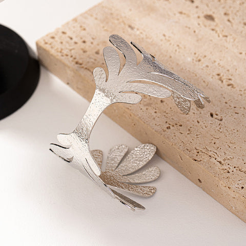 Fashionable design, personalized and exaggerated hand decorations, leaf openings m3331119