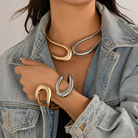 Exaggerated smooth ring metal wind choker necklace retro hollow irregular spring collar female m3331194